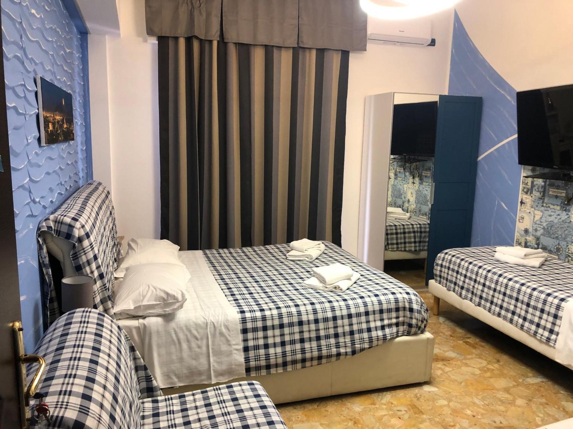 Marina Sky 8 Hotel Naples Exterior photo