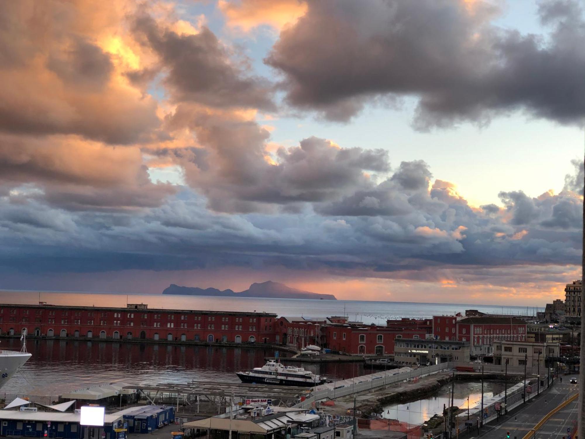 Marina Sky 8 Hotel Naples Exterior photo