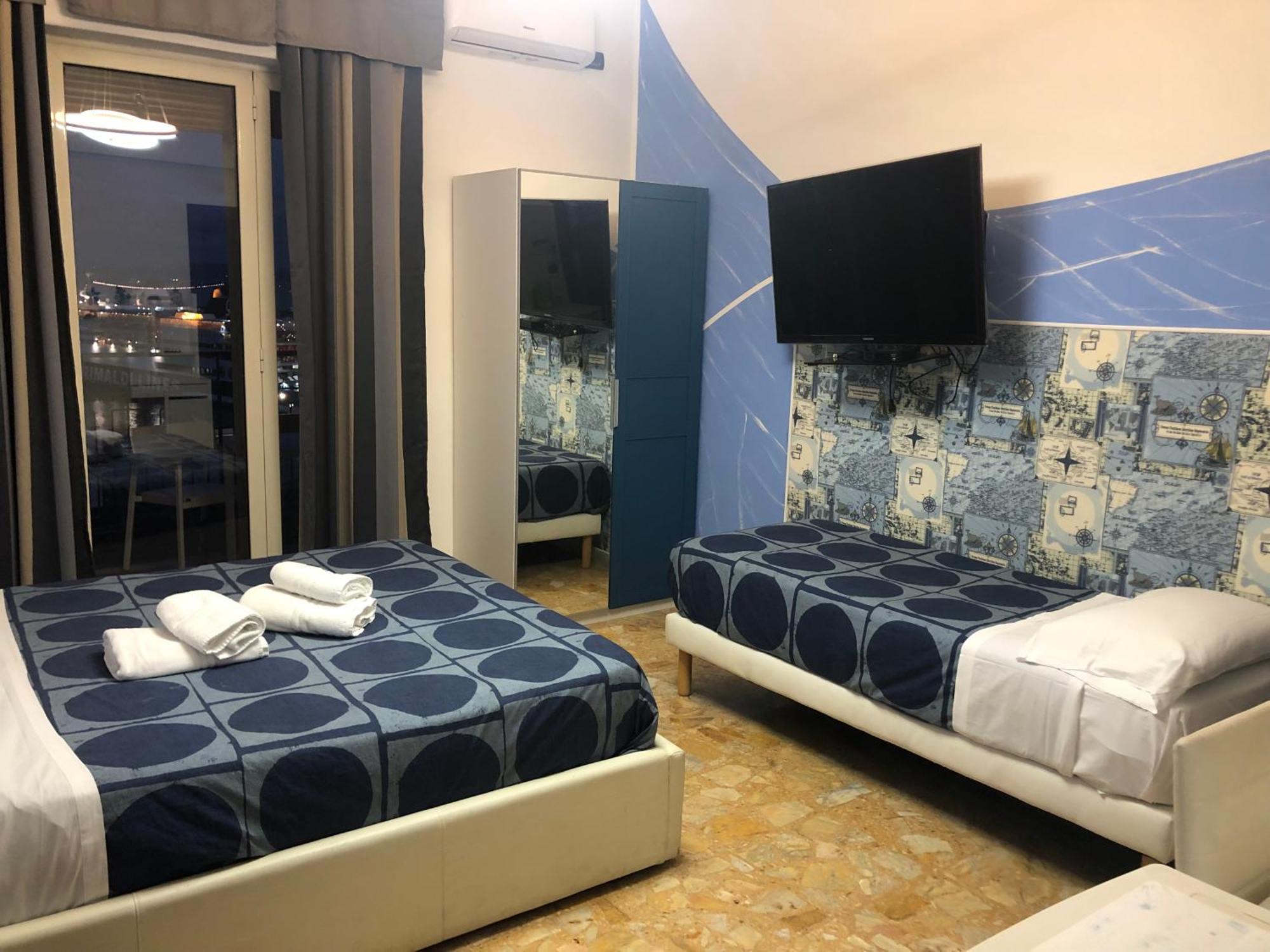 Marina Sky 8 Hotel Naples Exterior photo